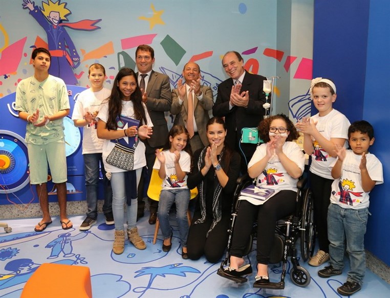 Adriana Lima Cuts the Ribbon on The Little Prince Library in Children’s Hospital